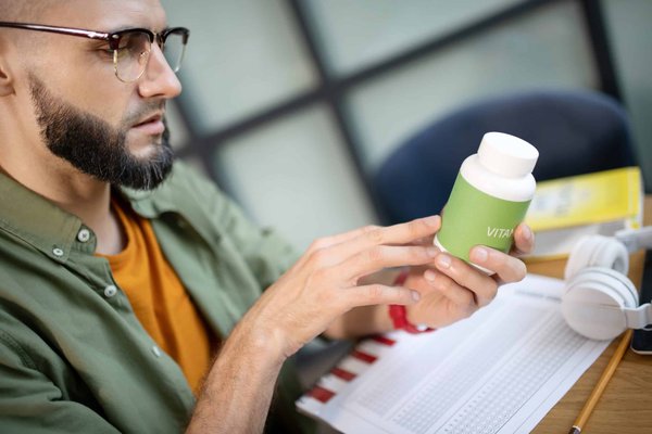 How to Use Cognitive Behavioral Techniques to Treat Chronic Insomnia?